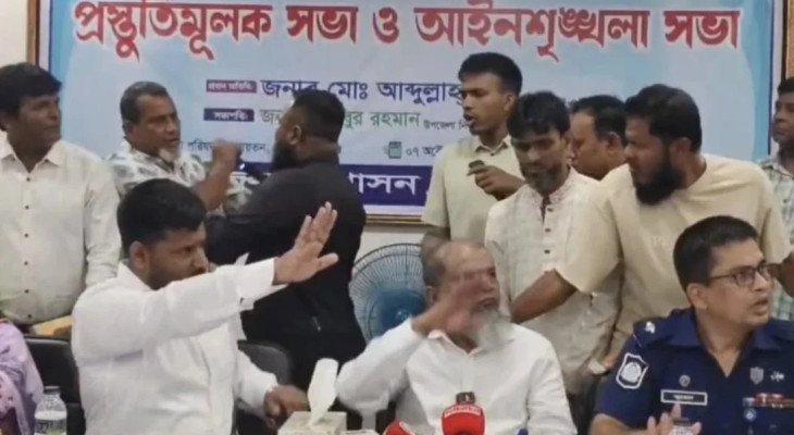 মুন্সীগঞ্জে পূজার প্রস্তুতি সভায় বিএনপি-জামায়াত নেতাকর্মীদের হাতাহাতি